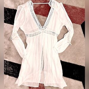 SUN & SHADOW || Boho Lace + Tie Tunic Long Sleeve Cover Up in White - SZ XS